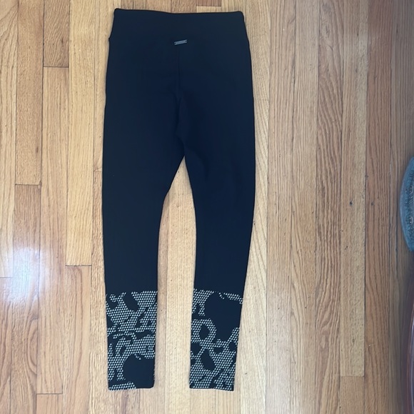 Koral leggings, black with print on calves, size Medium - Picture 4 of 9